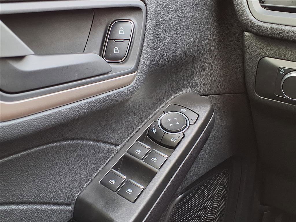 Used 2022 Ford Escape SE image 32