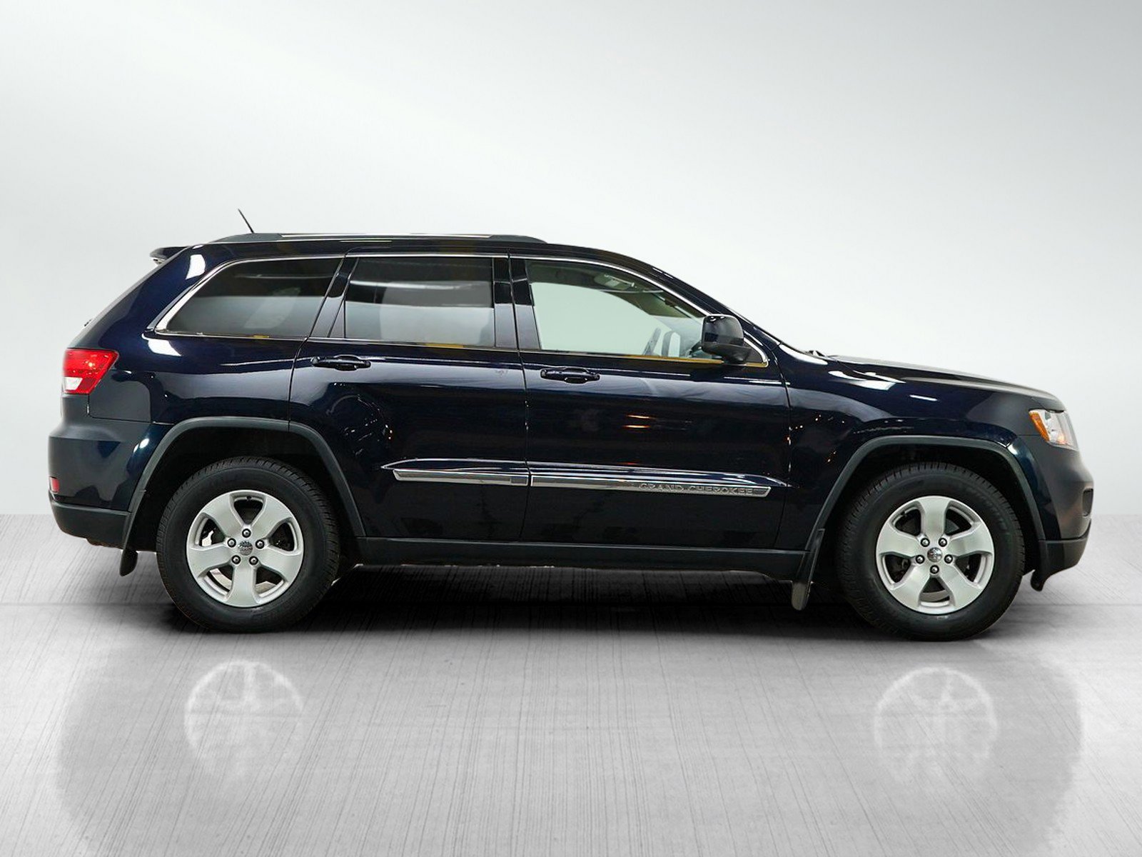 Used 2011 Jeep Grand Cherokee Laredo AWD/4WD image 6