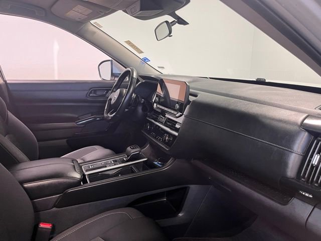 Used 2024 Nissan Pathfinder SV image 11
