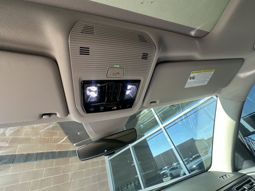 Used 2024 Volkswagen Atlas Peak Edition SE AWD/4WD image 31