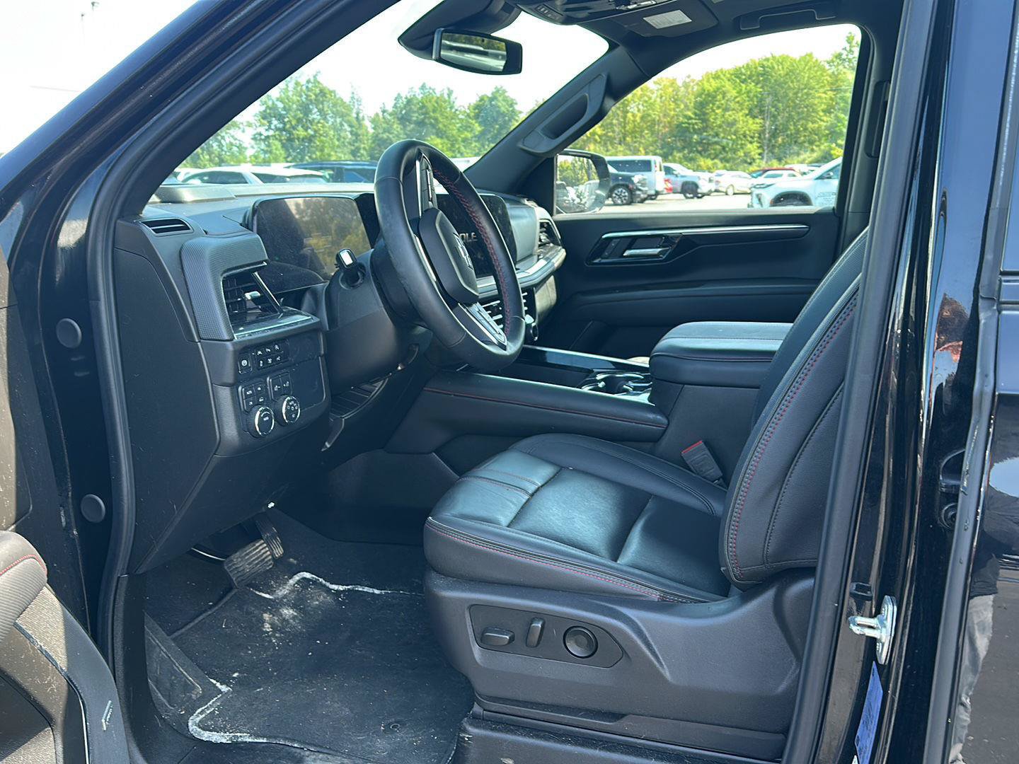 Used 2025 Chevrolet Tahoe RST w/ Comfort Package AWD/4WD image 7