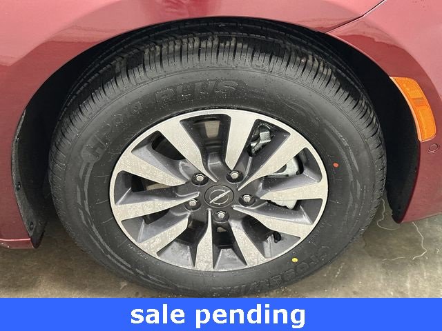 Used 2023 Chrysler Pacifica Touring-L image 5