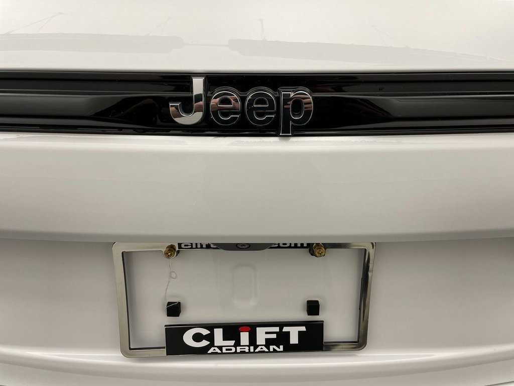 Used 2023 Jeep Grand Cherokee Limited image 25