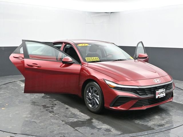 Used 2024 Hyundai Elantra SEL image 50