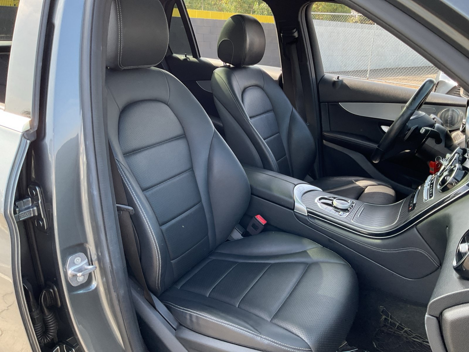 Used 2019 Mercedes-Benz GLC 350e 4MATIC image 21