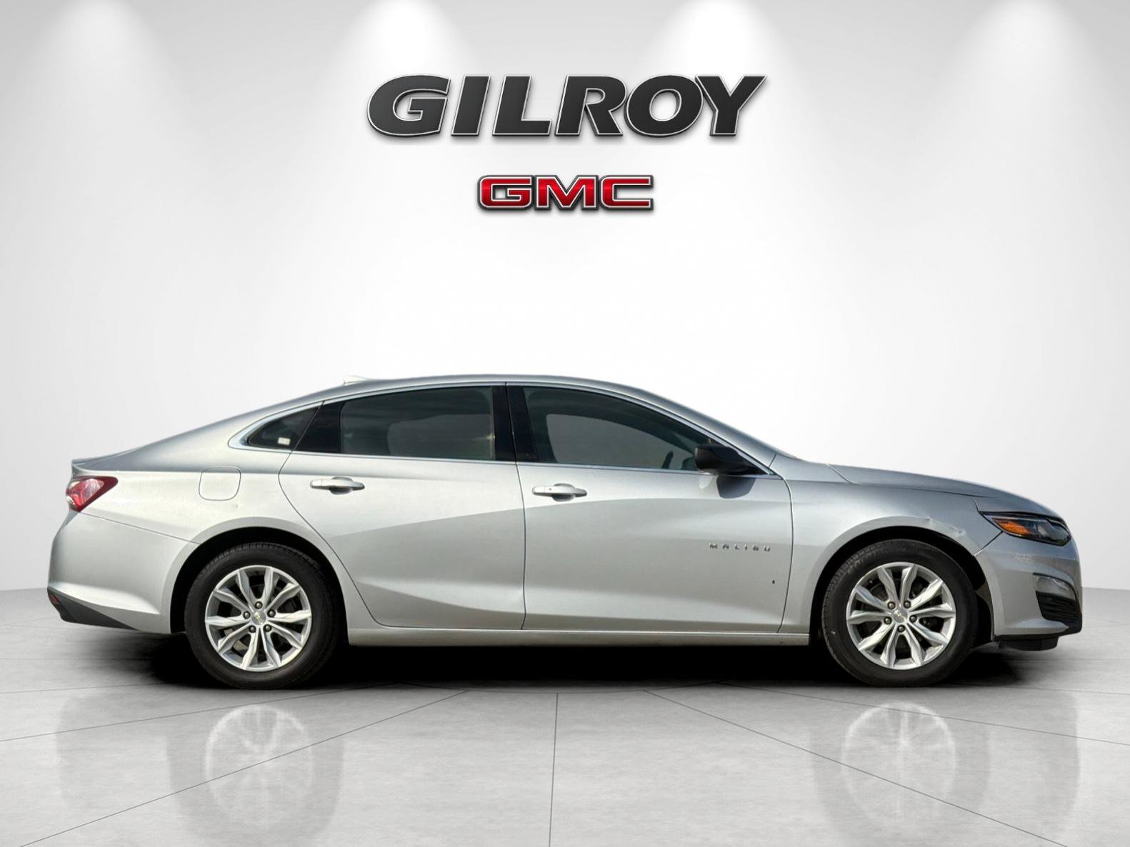 Used 2020 Chevrolet Malibu LT FWD image 2