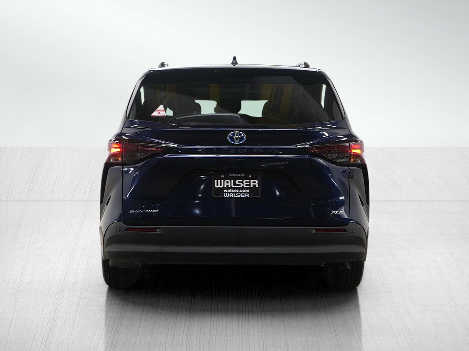 Used 2025 Toyota Sienna XLE image 4