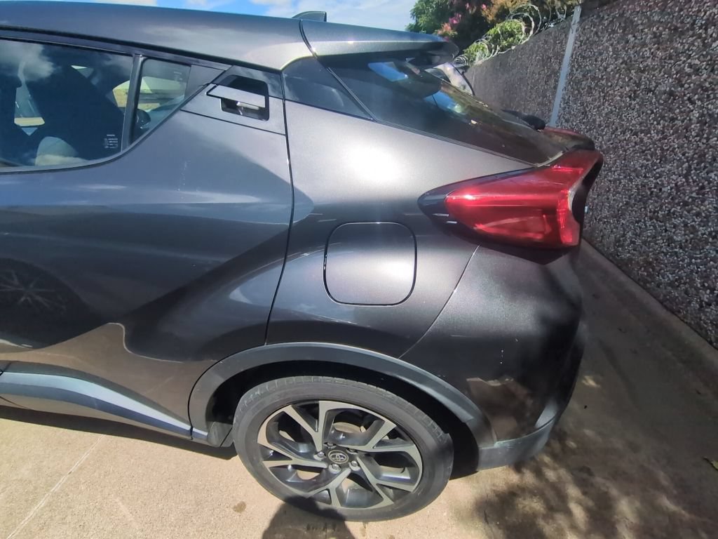 Used 2020 Toyota C-HR XLE FWD image 11