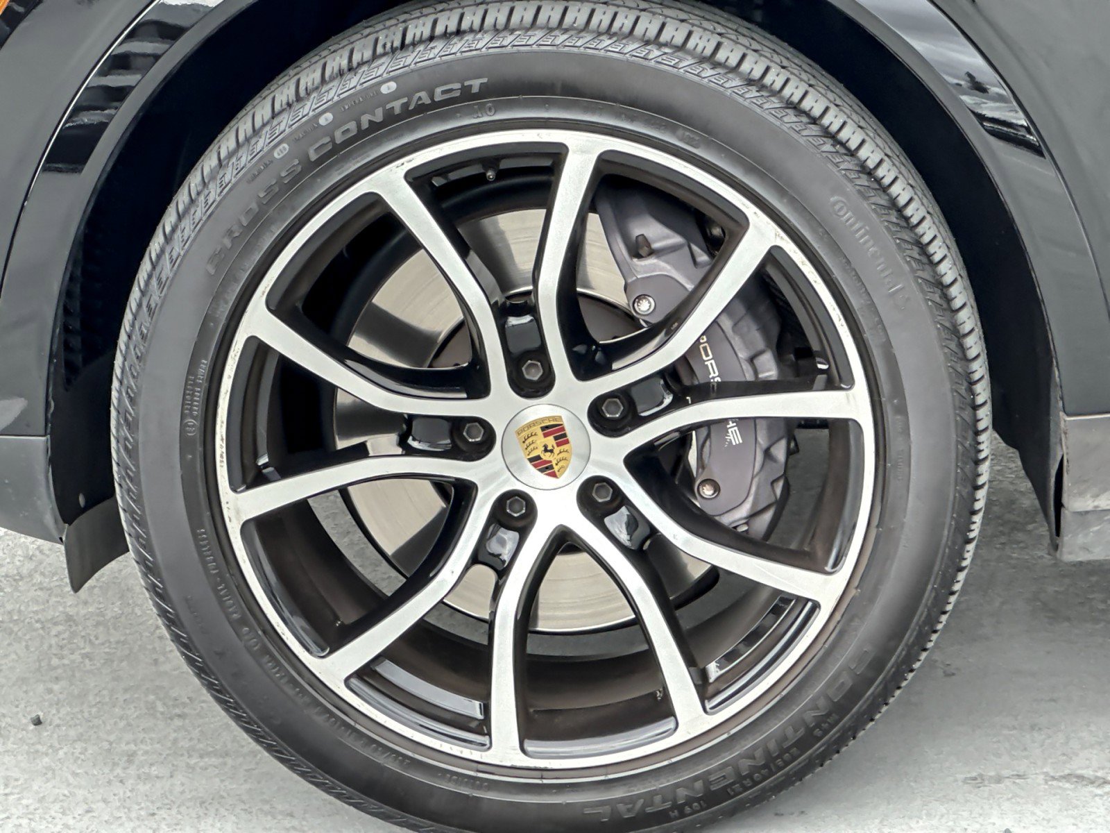 Used 2023 Porsche Cayenne Platinum Edition image 26