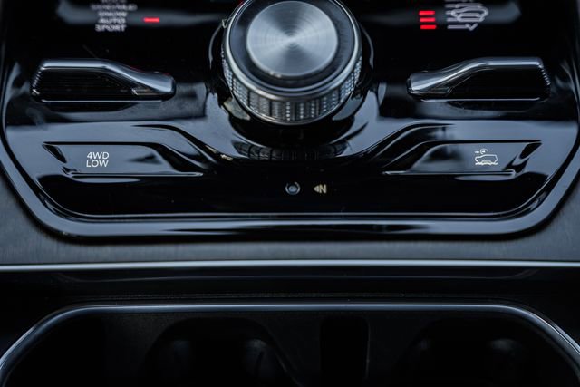 Used 2023 Jeep Grand Wagoneer 4WD w/ Flexible Seating Group image 32