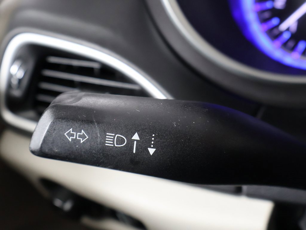 Used 2022 Chrysler Pacifica Touring-L image 40