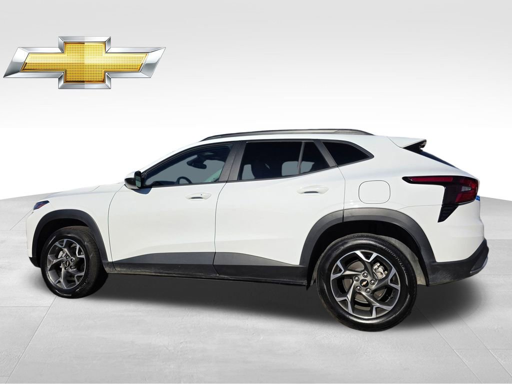 Certified 2025 Chevrolet Trax LT w/ LT Convenience Package image 4