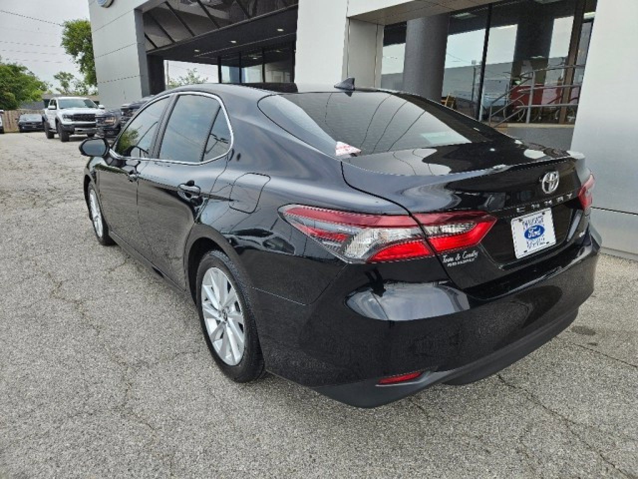 Used 2023 Toyota Camry LE image 4
