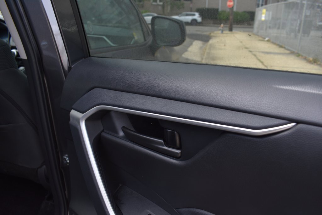 Used 2025 Toyota RAV4 LE image 27