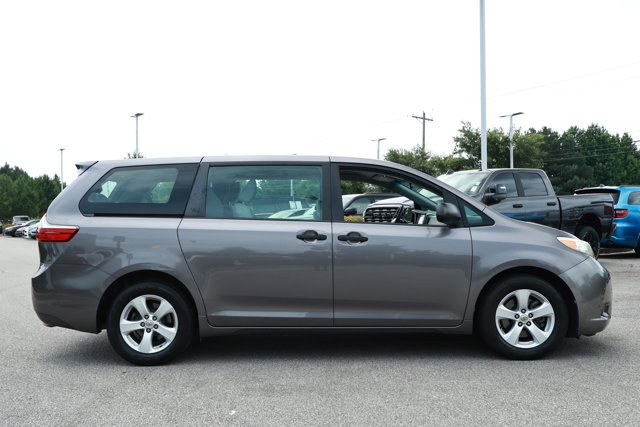 Used 2015 Toyota Sienna L FWD image 4