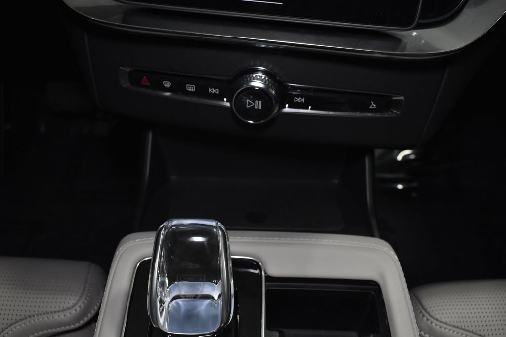 Used 2026 Volvo XC90 B6 Ultra w/ Lounge Package AWD/4WD image 32