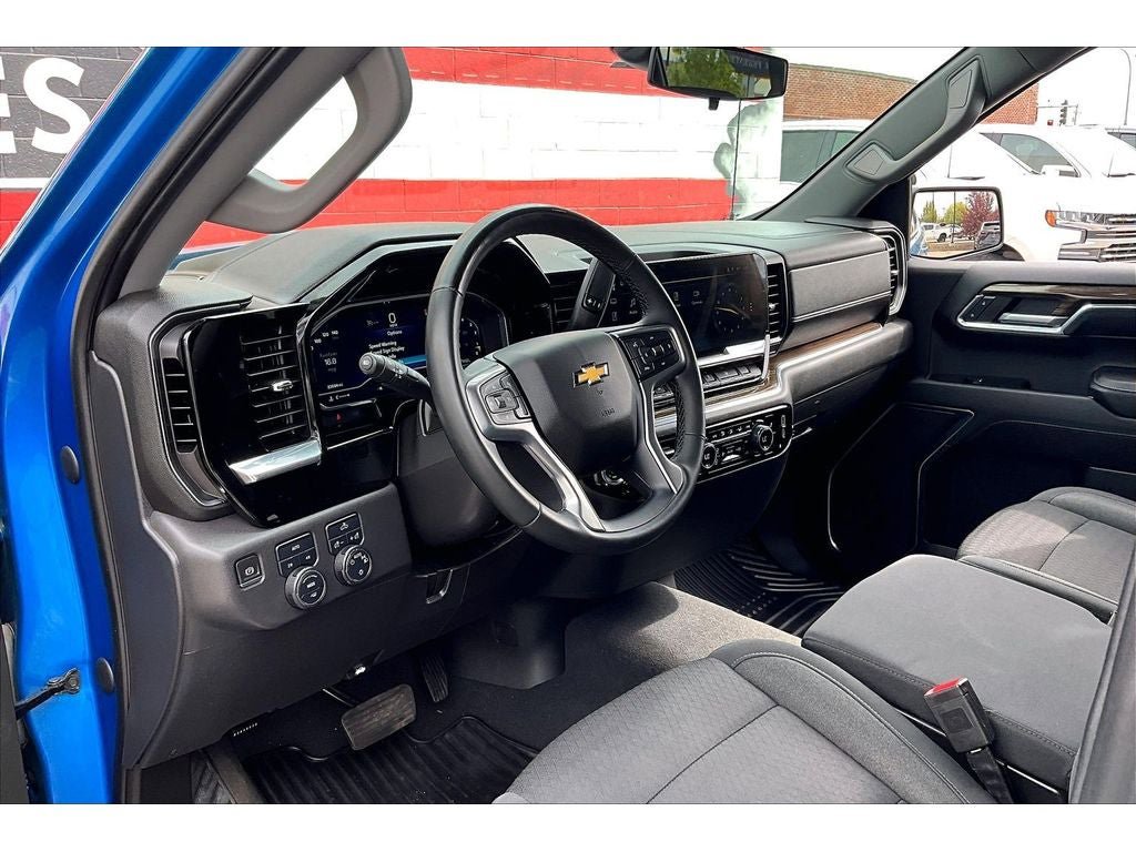Used 2023 Chevrolet Silverado 1500 LT AWD/4WD image 14