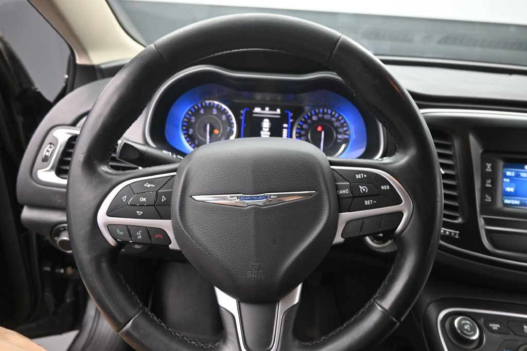 Used 2015 Chrysler 200 Limited w/ Convenience Group FWD image 29