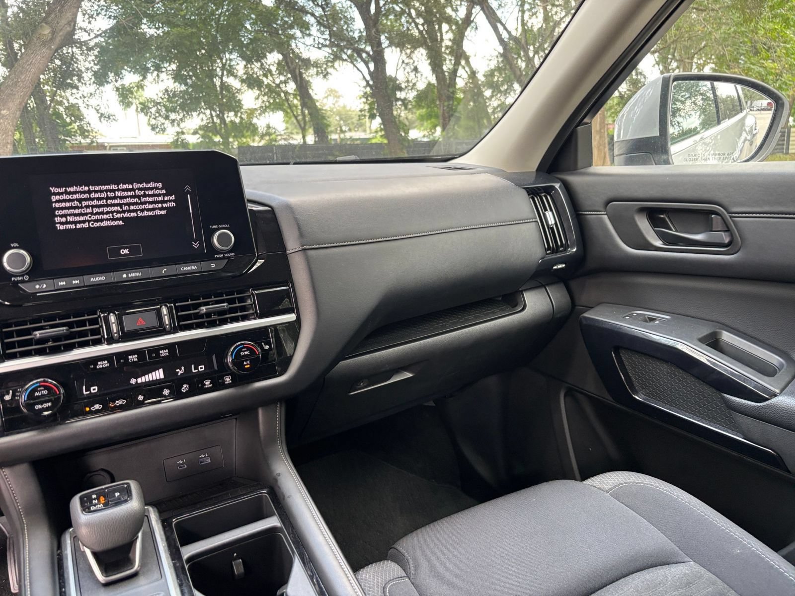 Used 2025 Nissan Pathfinder SV FWD image 37