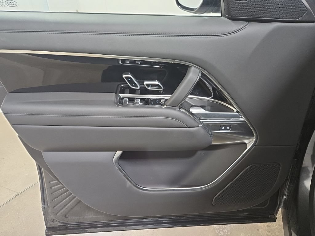 Used 2024 Land Rover Range Rover SE AWD/4WD image 19