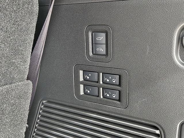 Used 2025 Nissan Armada PRO-4X image 9