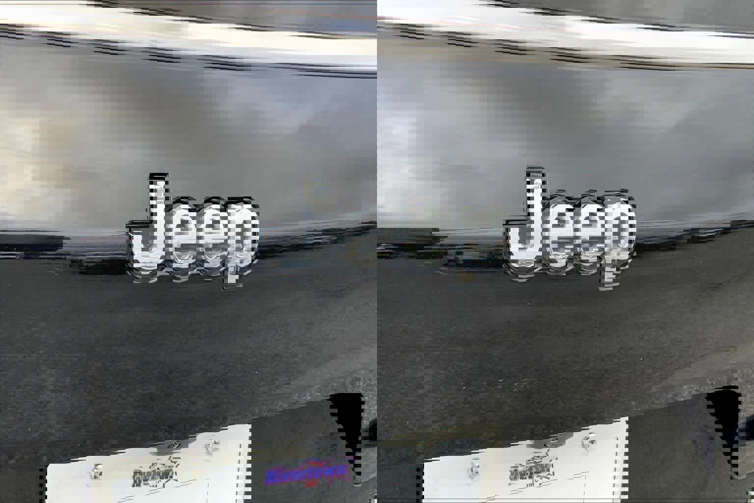 Used 2023 Jeep Grand Cherokee L Laredo image 28