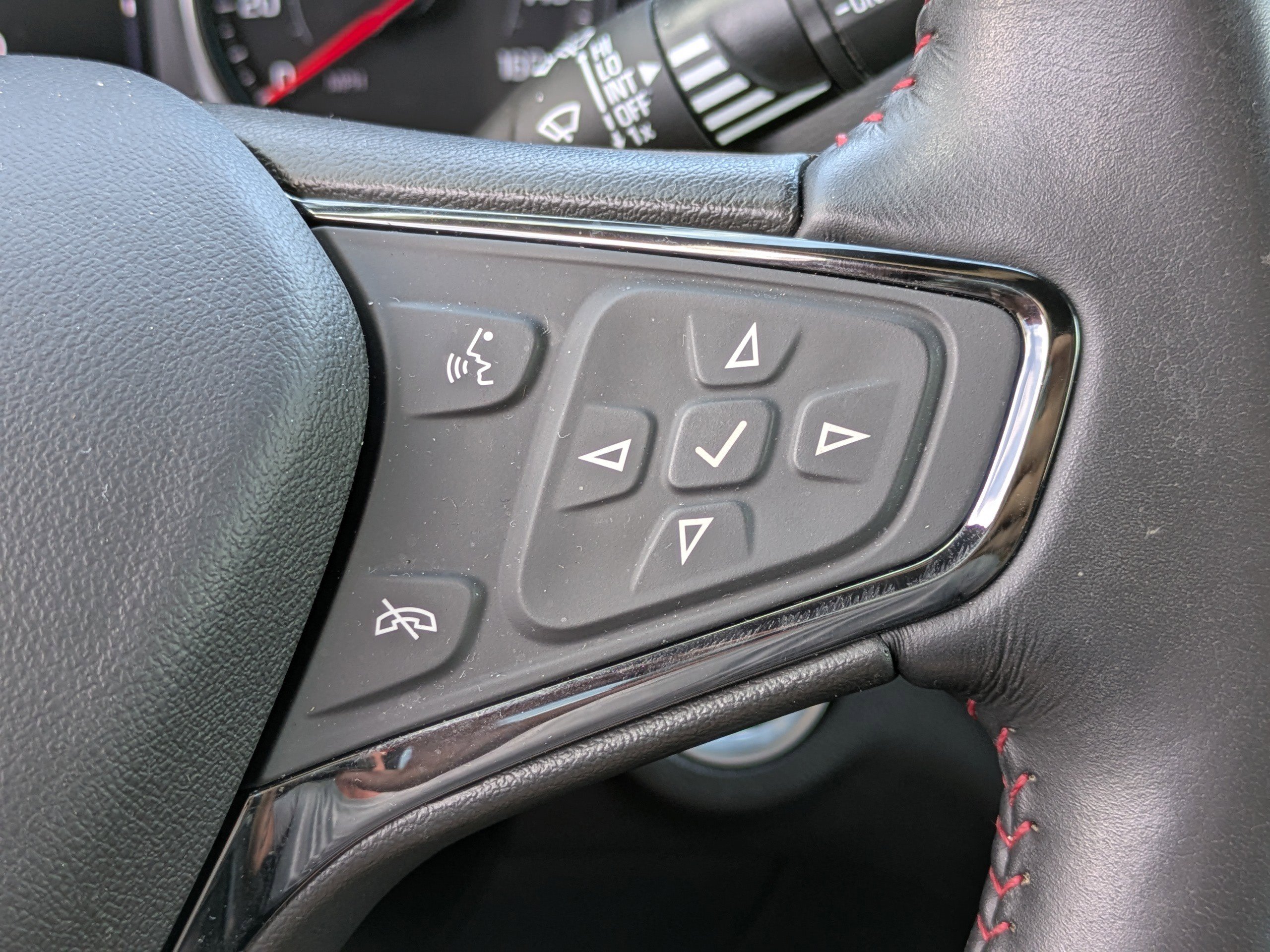 Used 2022 Chevrolet Equinox RS w/ RS Leather Package image 21