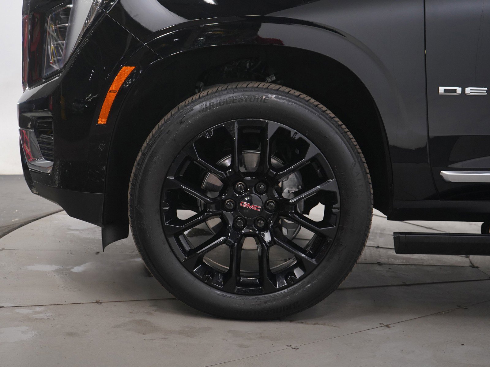 Used 2025 GMC Yukon Denali w/ Sun & Power Step Package image 34