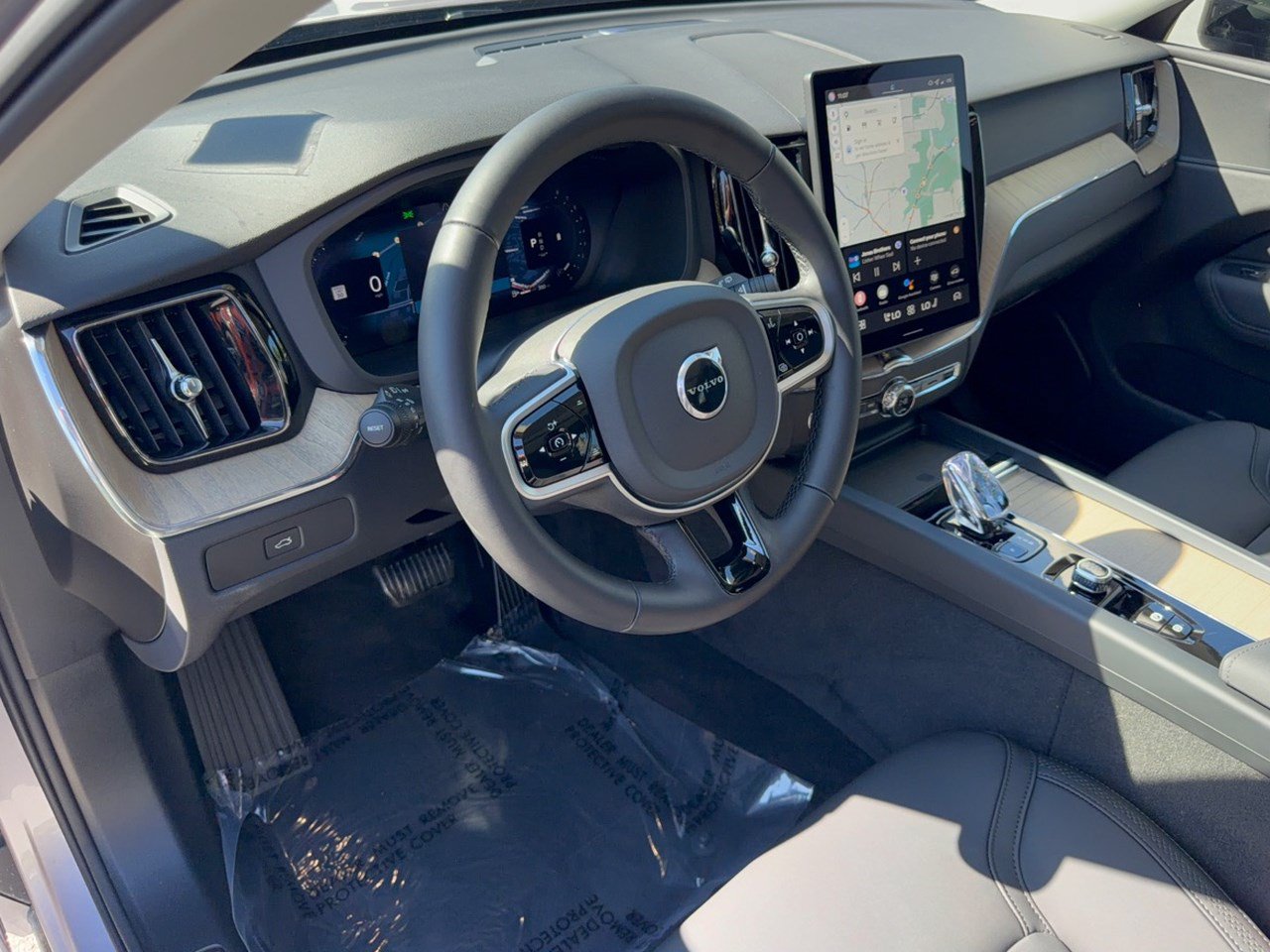 Certified 2026 Volvo XC60 B5 Plus AWD/4WD image 4