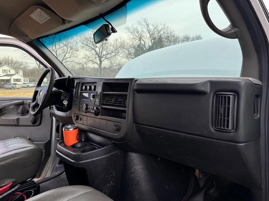 Used 2014 Chevrolet Express 3500 image 12