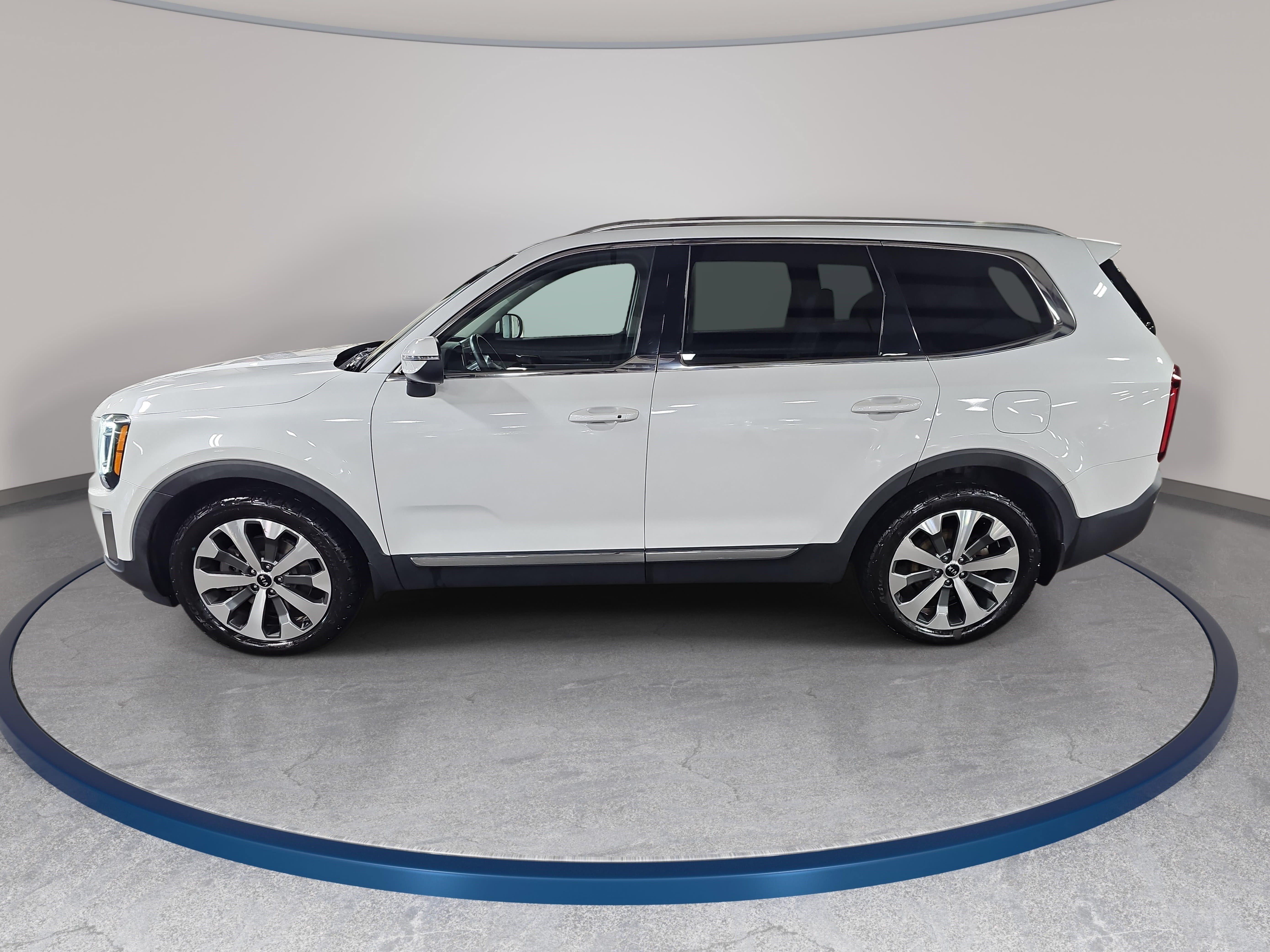 Used 2020 Kia Telluride EX w/ EX Premium Package AWD/4WD image 8