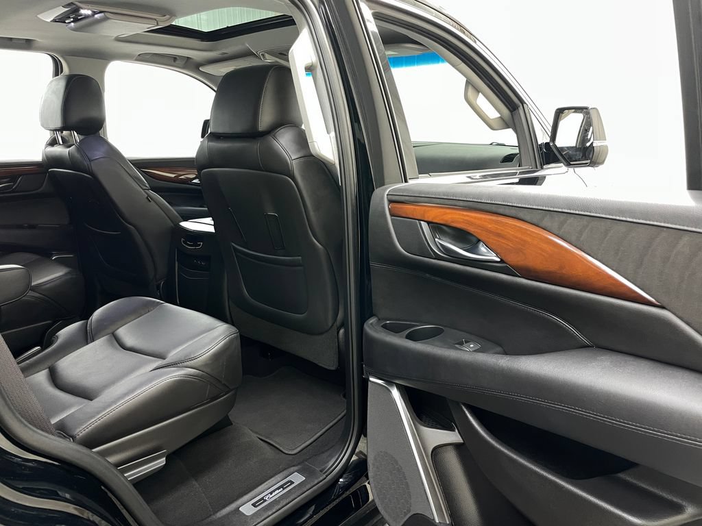 Used 2017 Cadillac Escalade Luxury AWD/4WD image 49