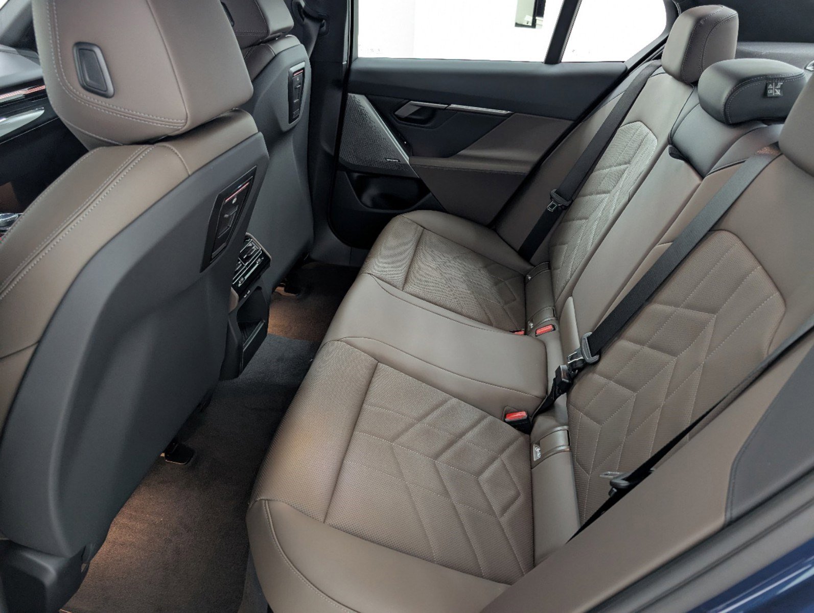 New 2025 BMW 530i w/ Premium Package image 22