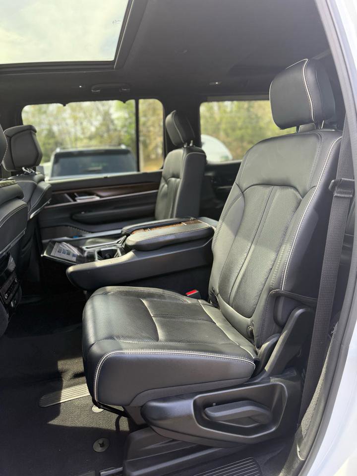 Used 2023 Jeep Grand Wagoneer Series II image 13