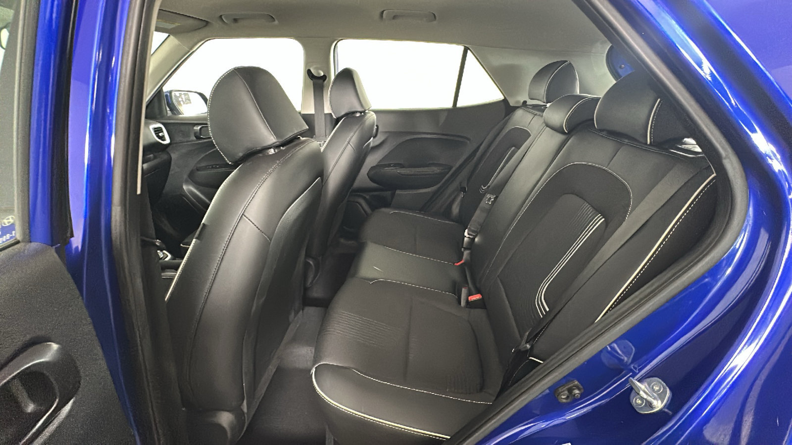 Certified 2023 Hyundai Venue Limited FWD image 35