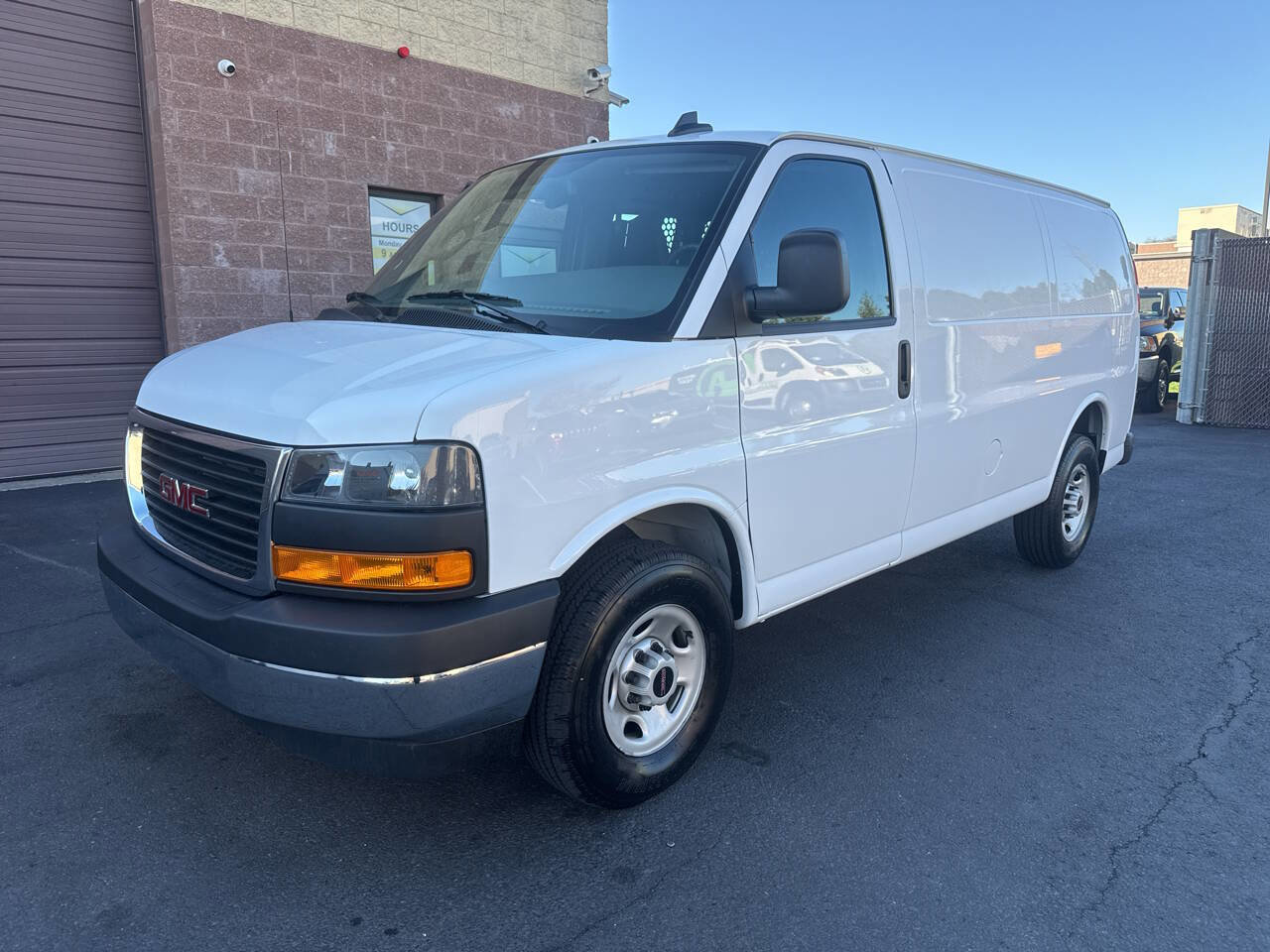 Used 2024 GMC Savana 2500 w/ Driver Convenience Package image 4