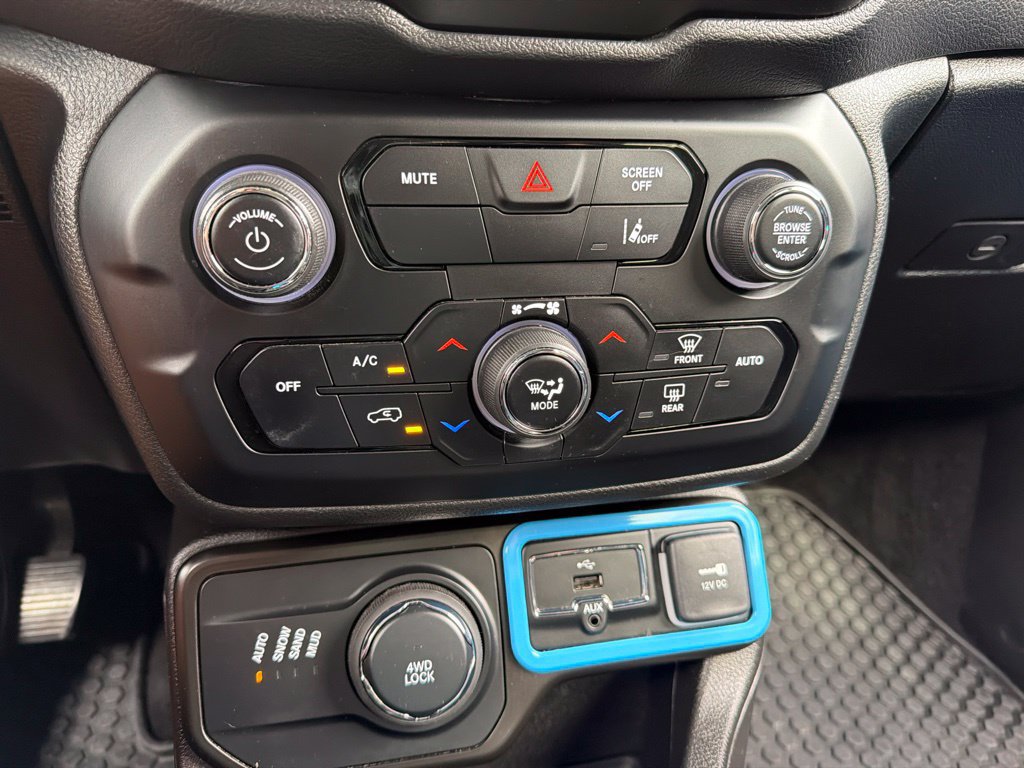 Used 2022 Jeep Renegade Sport w/ Sport Appearance Group AWD/4WD image 12