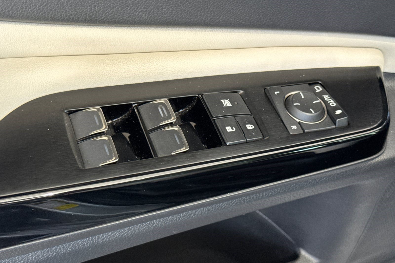 Certified 2023 Lexus ES 300h w/ Premium Package FWD image 13
