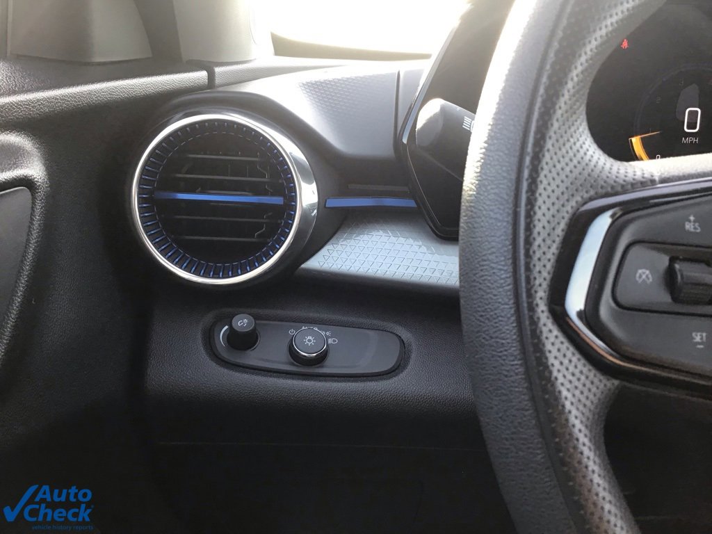 Used 2025 Chevrolet Trax LT image 32