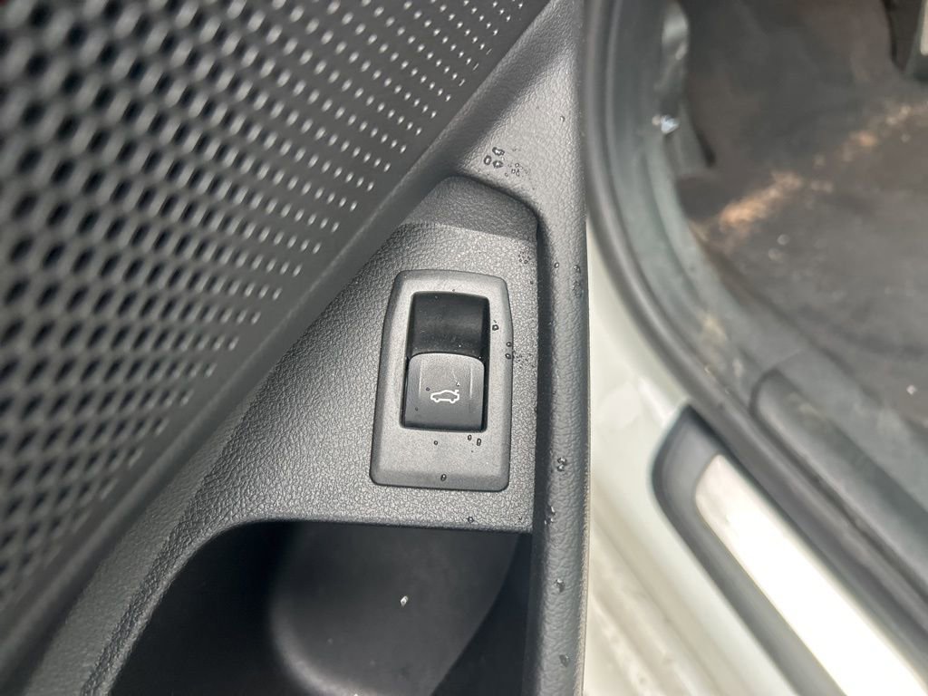 Used 2025 BMW 330i Sedan w/ M Sport Package RWD image 15