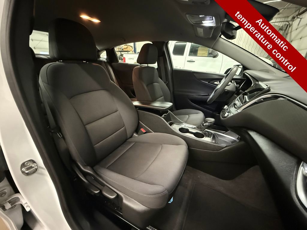 Used 2021 Chevrolet Malibu LT image 37