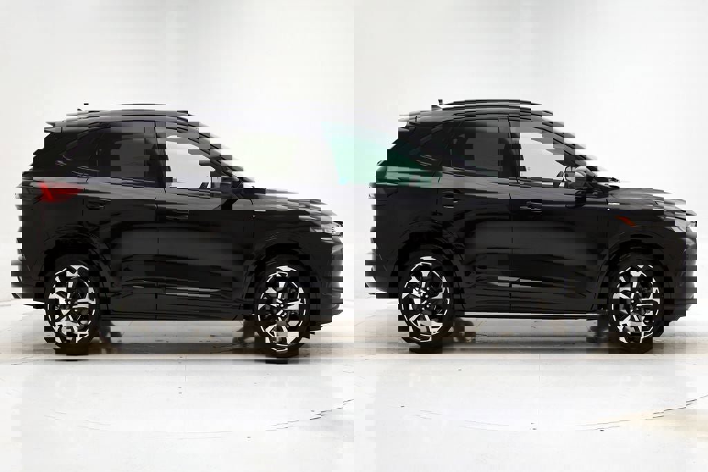 Used 2023 Ford Escape ST-Line Select w/ Tech Pack #2 image 2