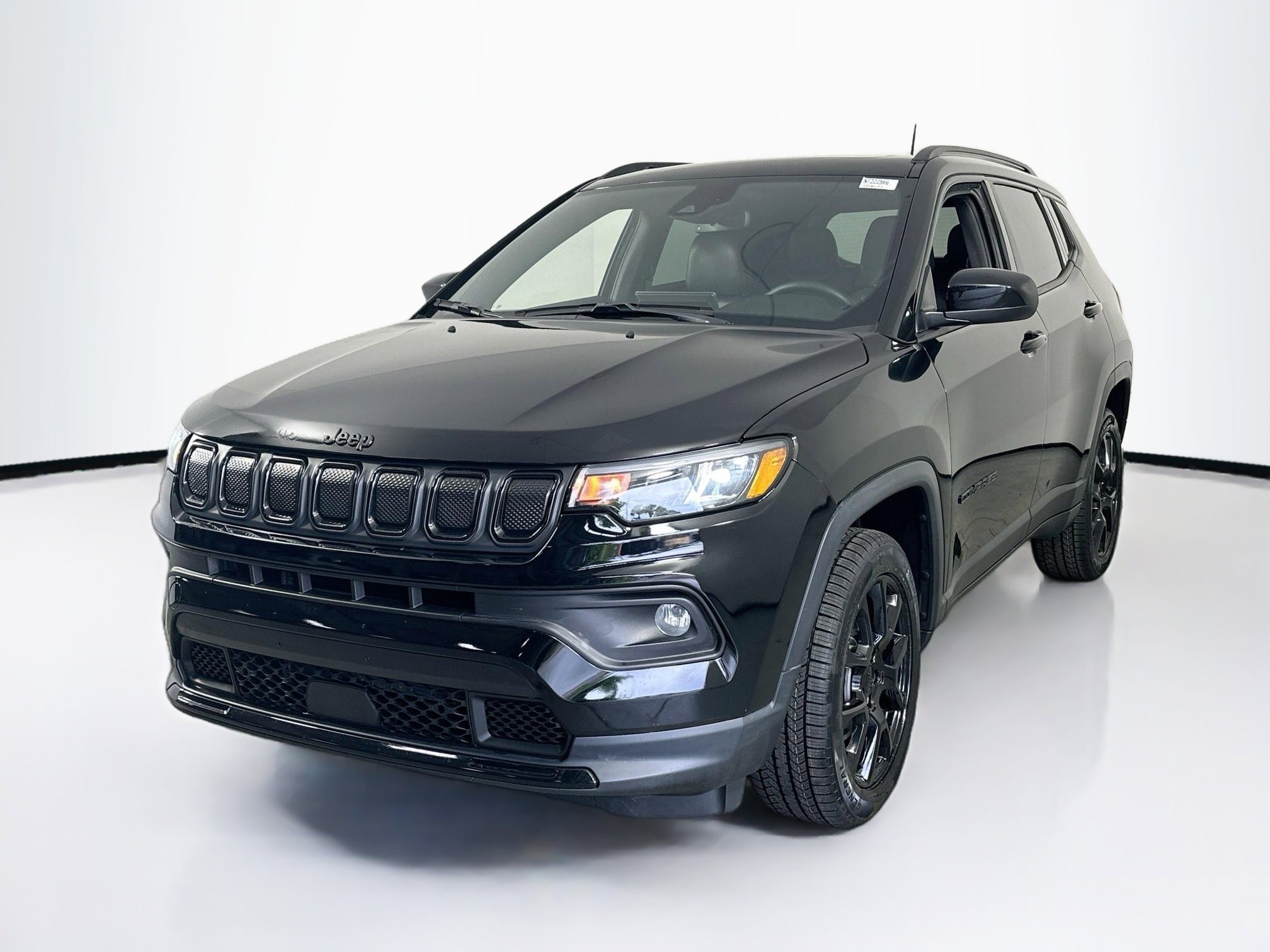 Used 2022 Jeep Compass Altitude w/ Sun and Sound Group AWD/4WD image 1