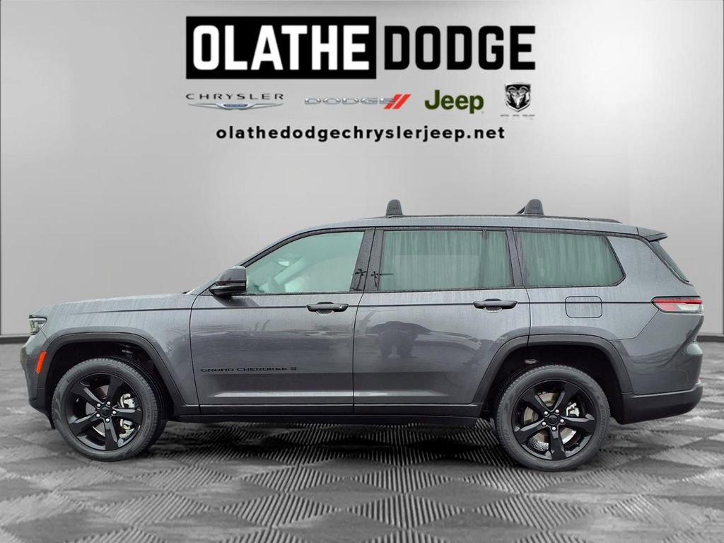 Used 2023 Jeep Grand Cherokee L Limited w/ Black Appearance Package image 20