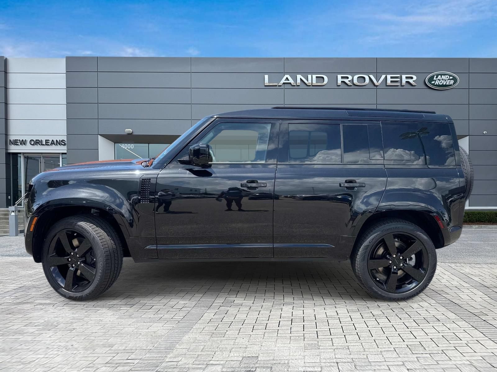 New 2026 Land Rover Defender 110 X-Dynamic SE AWD/4WD image 2