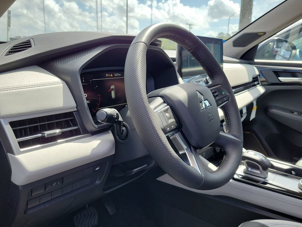 New 2025 Mitsubishi Outlander SE image 5