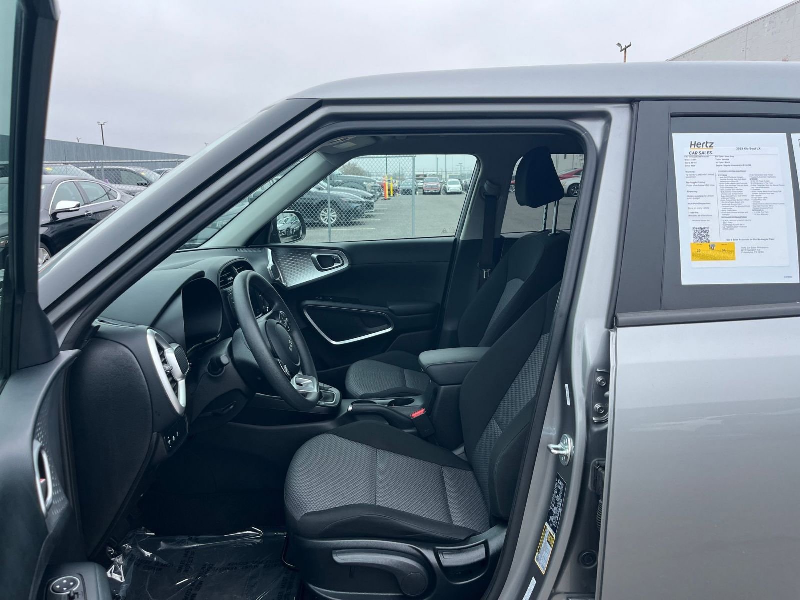 Used 2025 Kia Soul LX w/ LX Technology Package FWD image 25