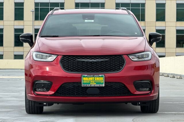 New 2026 Chrysler Pacifica Limited w/ S Appearance Package image 6