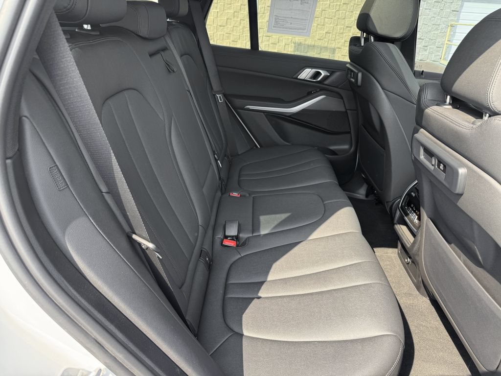 Used 2022 BMW X5 xDrive40i w/ Parking Assistance Package AWD/4WD image 30