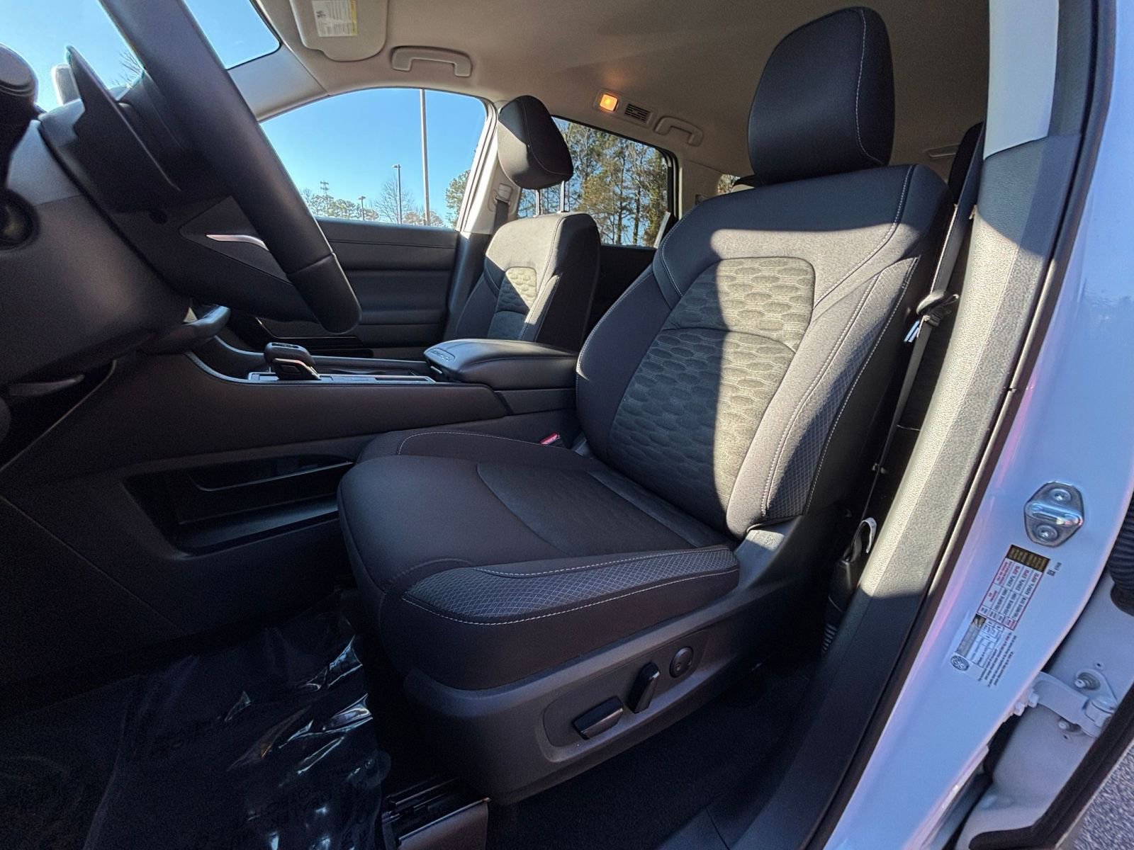 Used 2025 Nissan Pathfinder SV image 37